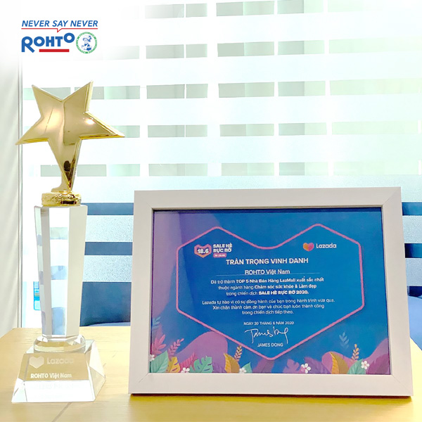 CÔNG TY ROHTO-MENTHOLATUM (VIỆT NAM) VINH DỰ NHẬN CÚP NHÀ BÁN HÀNG XUẤT SẮC NHẤT THUỘC NGÀNH HÀNG CHĂM SÓC SỨC KHỎE VÀ SẮC ĐẸP CÔNG TY ROHTO-MENTHOLATUM (VIỆT NAM) VINH DỰ NHẬN CÚP NHÀ BÁN HÀNG XUẤT SẮC NHẤT THUỘC NGÀNH HÀNG CHĂM SÓC SỨC KHỎE VÀ SẮC ĐẸP