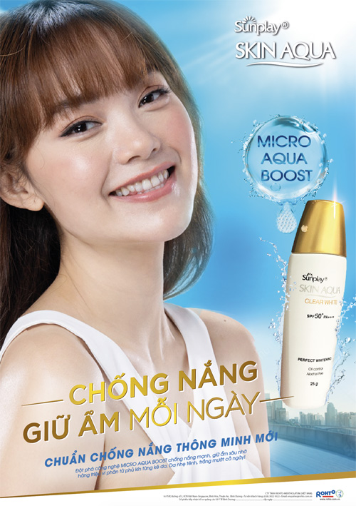 Skin Aqua giới thiệu chuẩn chống nắng “thông minh” với công nghệ Micro Aqua Boost chứa hàng triệu vi phân tử chống nắng phủ kín từng kẽ da giúp CHỐNG NẮNG MẠNH, GIỮ ẨM SÂU - với chỉ số SPF 50+, PA++++ cùng hệ dưỡng Hyaluronic, Collagen, Amino Acid tạo màng giữ ẩm, hạn chế mất nước khi tiếp xúc với tia UV.